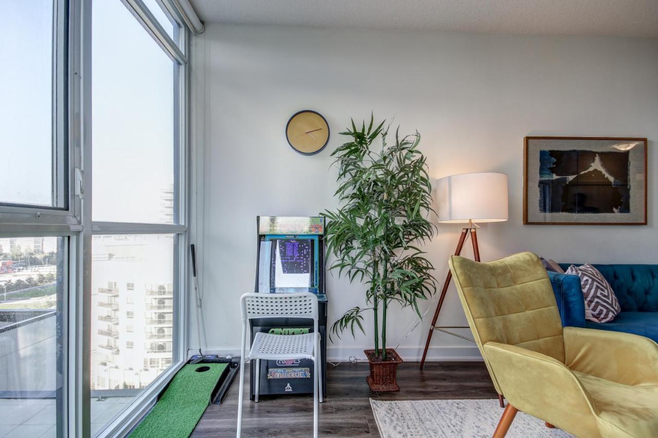 The Benetton Suite - Square One 1 Bedroom + Den + 1 Parking Mississauga Exteriör bild