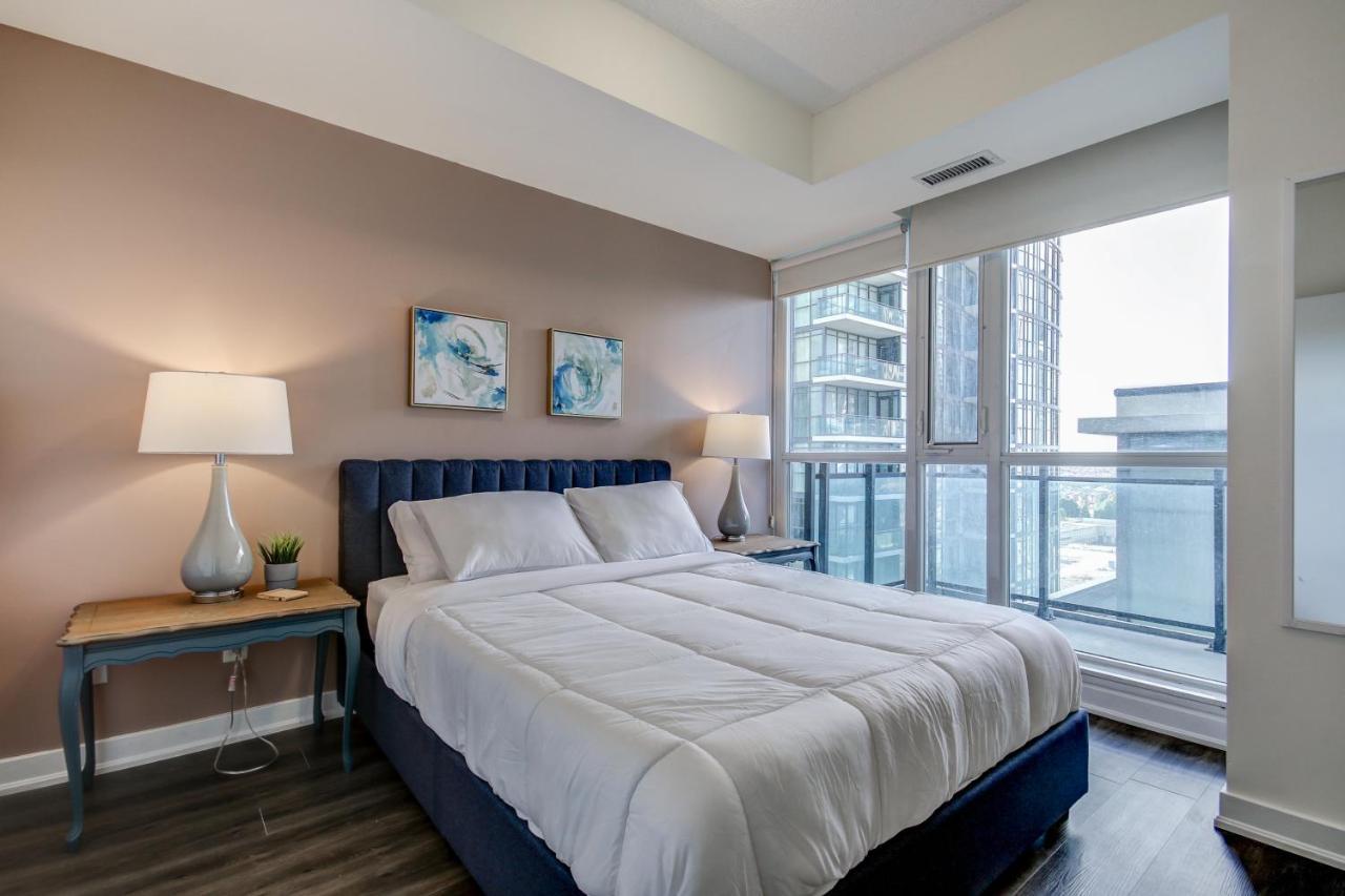 The Benetton Suite - Square One 1 Bedroom + Den + 1 Parking Mississauga Exteriör bild