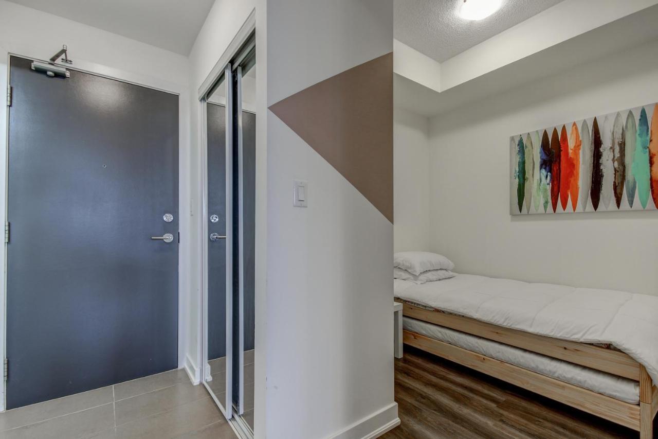 The Benetton Suite - Square One 1 Bedroom + Den + 1 Parking Mississauga Exteriör bild